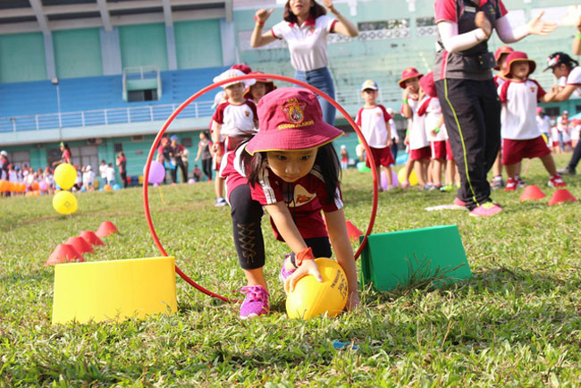 Tổ chức các trò chơi vận động phù hợp với sự phát triển thể chất của trẻ